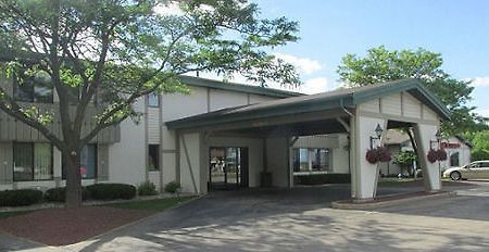 Shawano Four Seasons Resort Bagian luar foto
