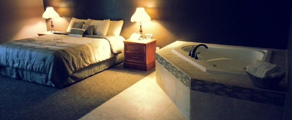 Shawano Four Seasons Resort Bagian luar foto
