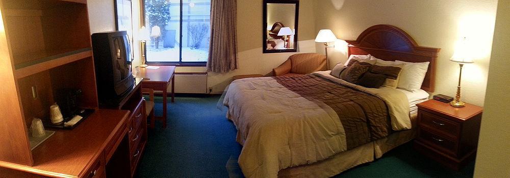 Shawano Four Seasons Resort Bagian luar foto