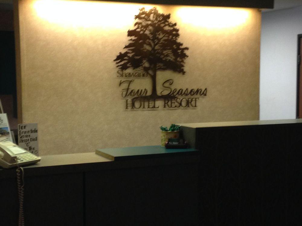 Shawano Four Seasons Resort Bagian luar foto