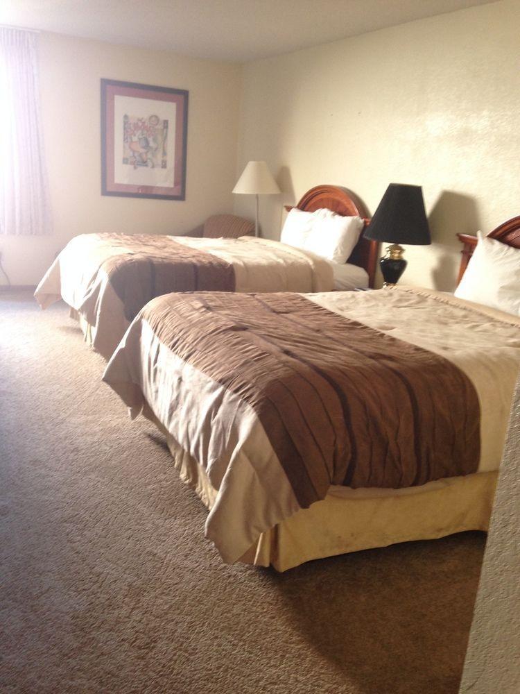 Shawano Four Seasons Resort Bagian luar foto
