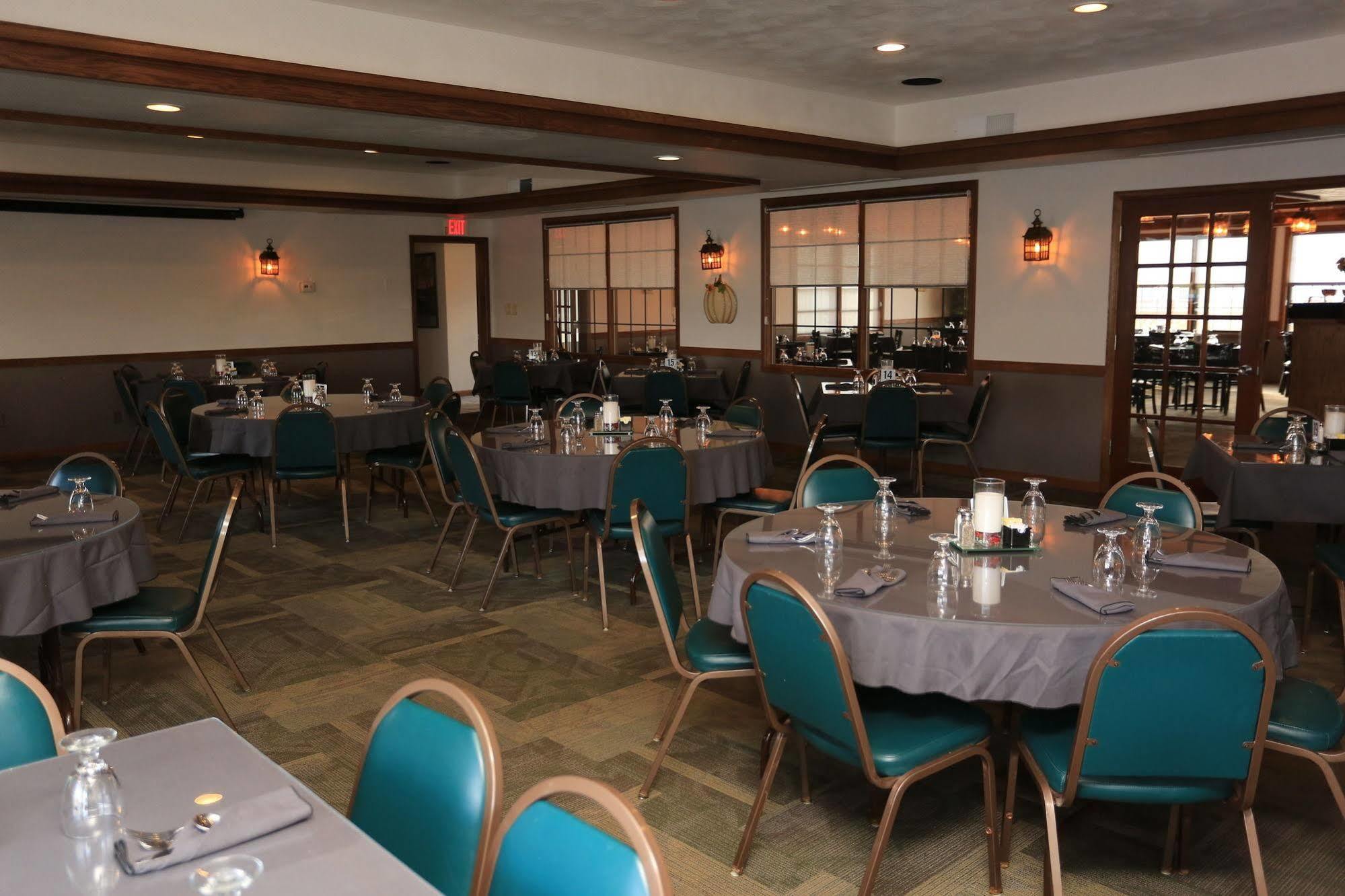 Shawano Four Seasons Resort Bagian luar foto
