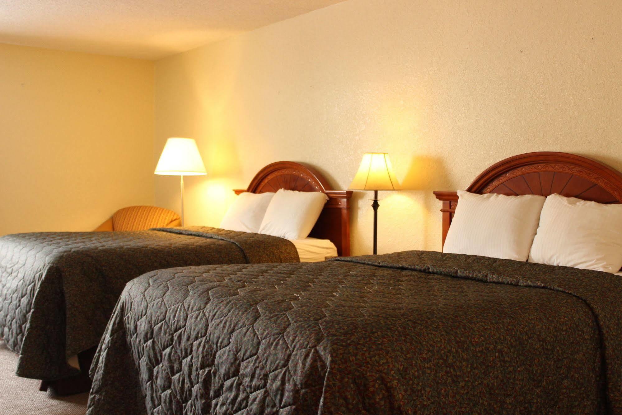 Shawano Four Seasons Resort Bagian luar foto