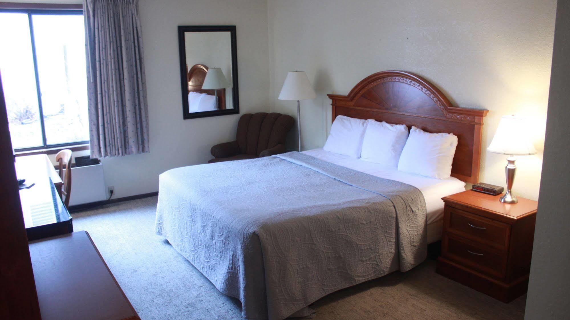 Shawano Four Seasons Resort Bagian luar foto