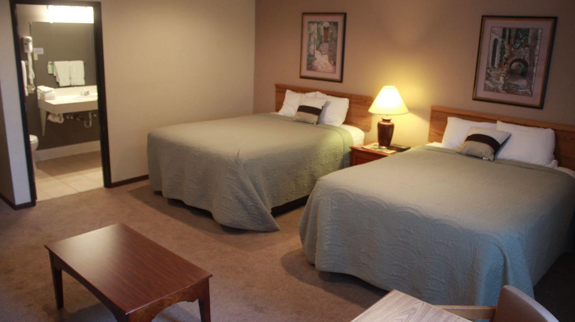 Shawano Four Seasons Resort Bagian luar foto