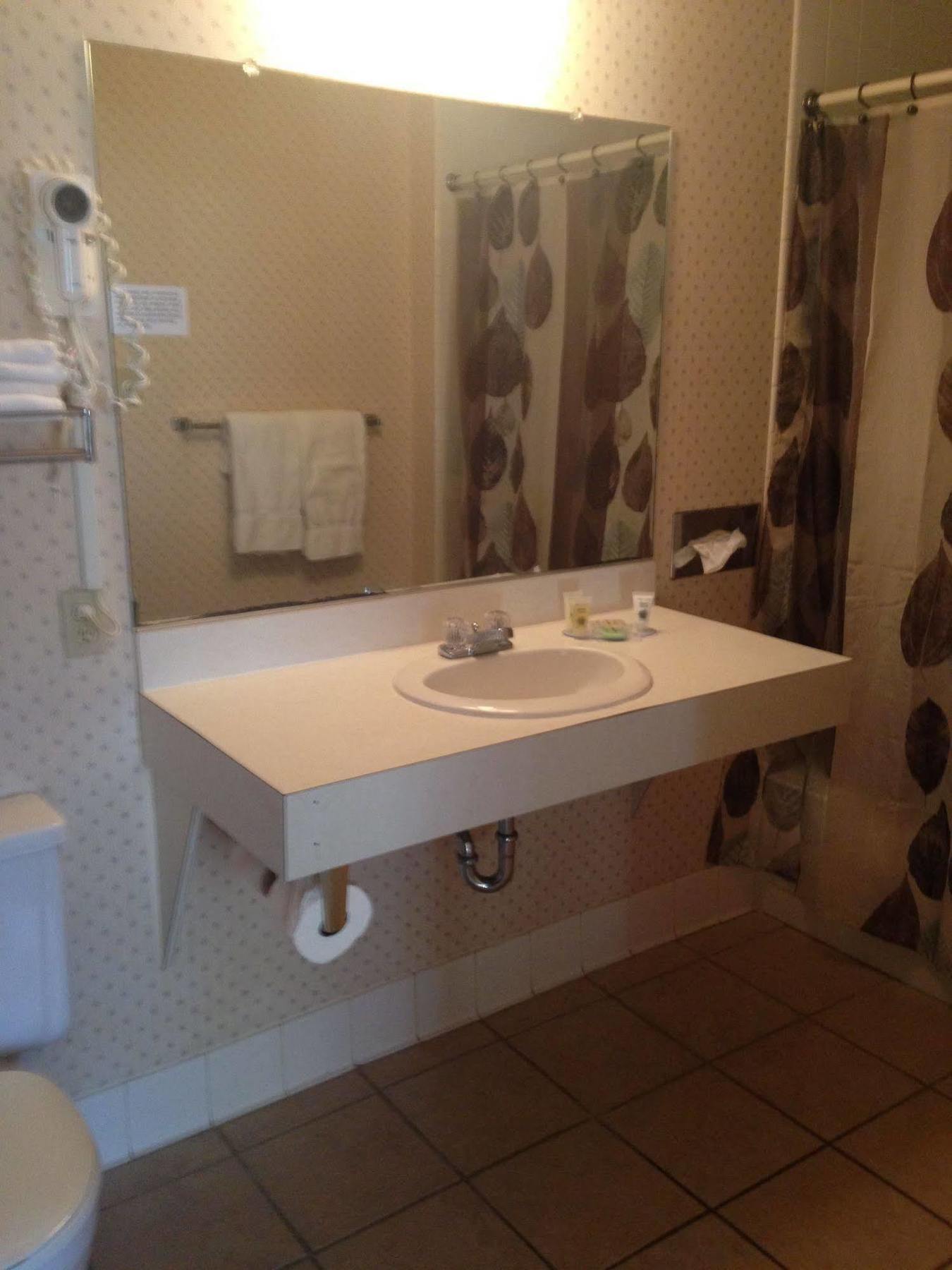 Shawano Four Seasons Resort Bagian luar foto