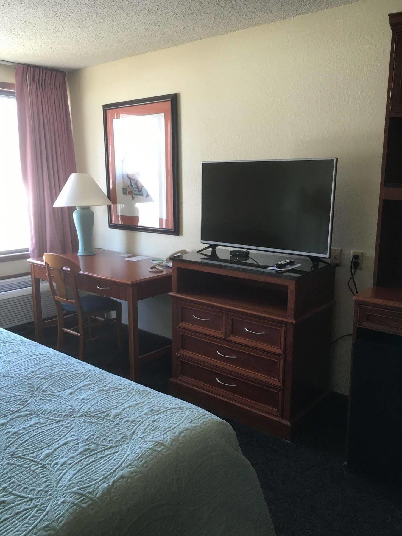 Shawano Four Seasons Resort Bagian luar foto