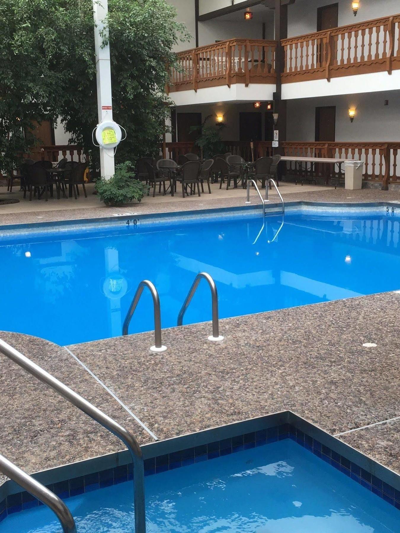 Shawano Four Seasons Resort Bagian luar foto