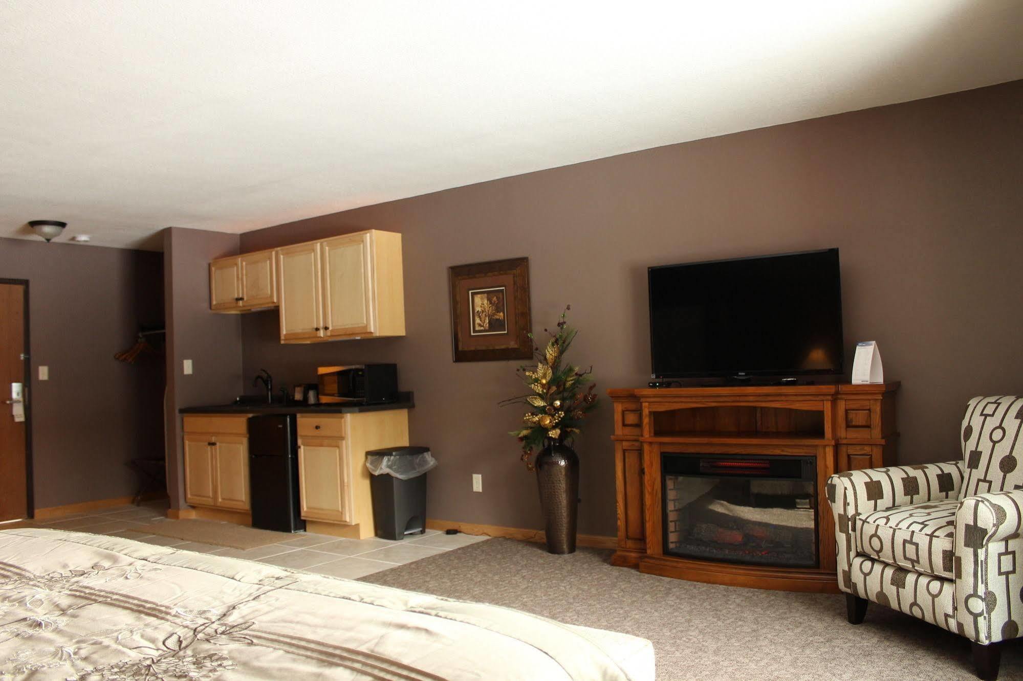 Shawano Four Seasons Resort Bagian luar foto