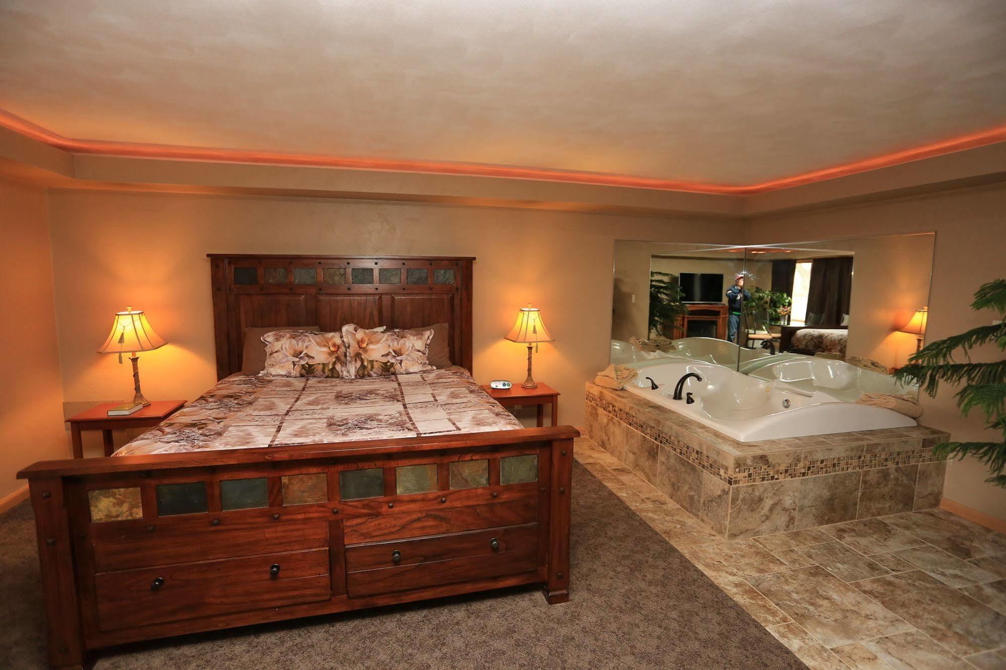 Shawano Four Seasons Resort Bagian luar foto