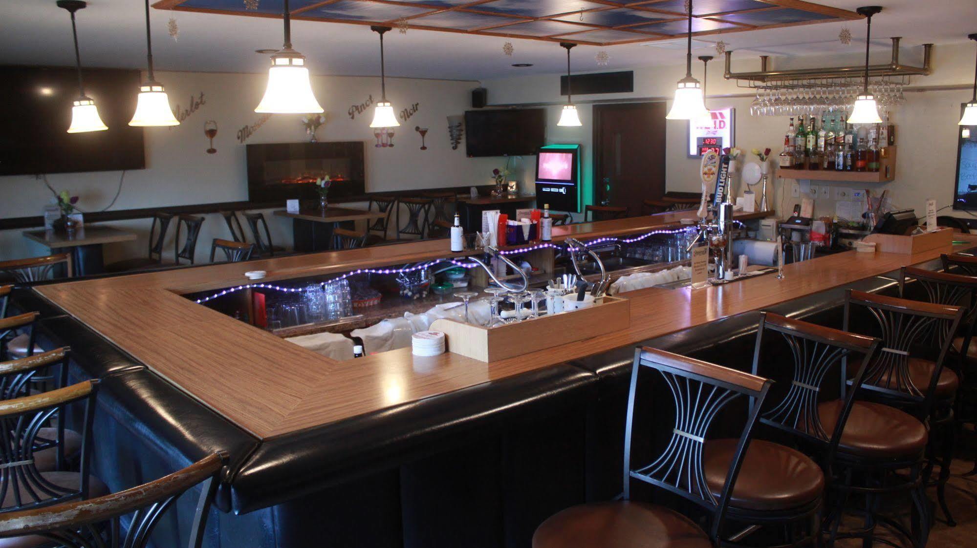Shawano Four Seasons Resort Bagian luar foto